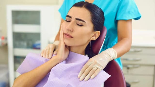 Ból zęba po plombowaniu ile trwa? Sprawdź, kiedy powinieneś się martwić