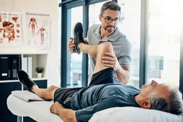 Czym zajmuje się fizjoterapia i jak może poprawić Twoje życie